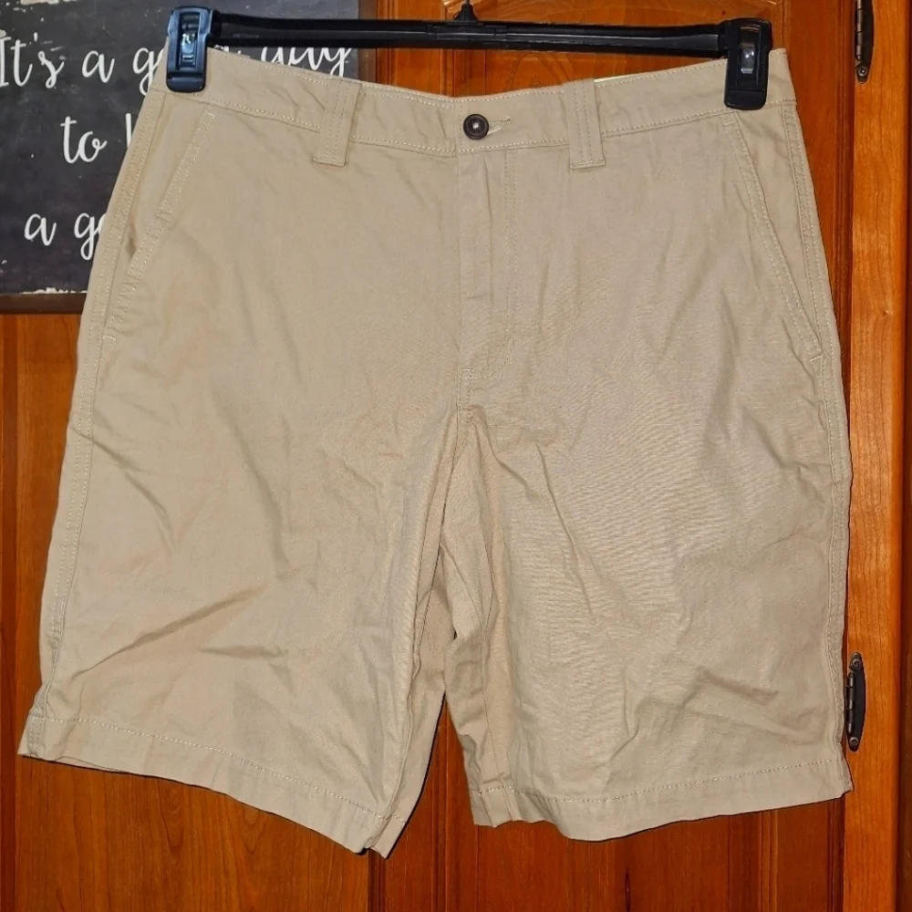 Magellan Outdoors Mens Khaki Shorts In A Size 32W. NWT. Dress Casual, Summer